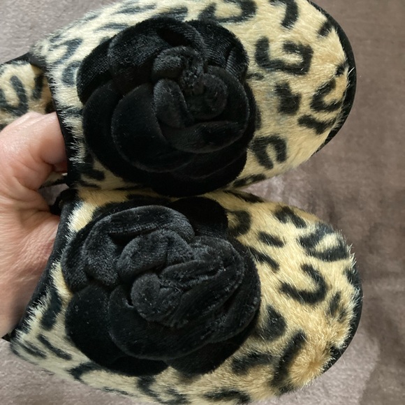 New! Fur-lined Leopard slipper clogs With decorative bow/Memory Foam - Picture 2 of 3